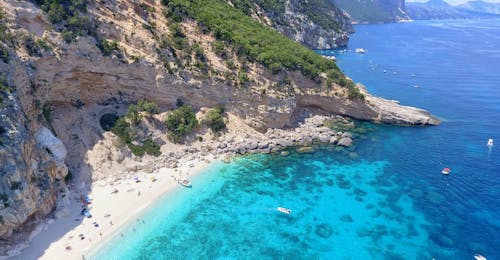 Balade en bateau de Santa Maria Navarrese à Cala Goloritzè avec Sardinia Natural Park Tours Balade en bateau de Santa Maria Navarrese à Cala Goloritzè avec Sardinia Natural Park Tours.