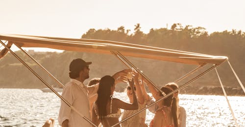 Paseo en lancha privada al atardecer desde Nápoles por la costa con aperitivo con Seaside Napoli.