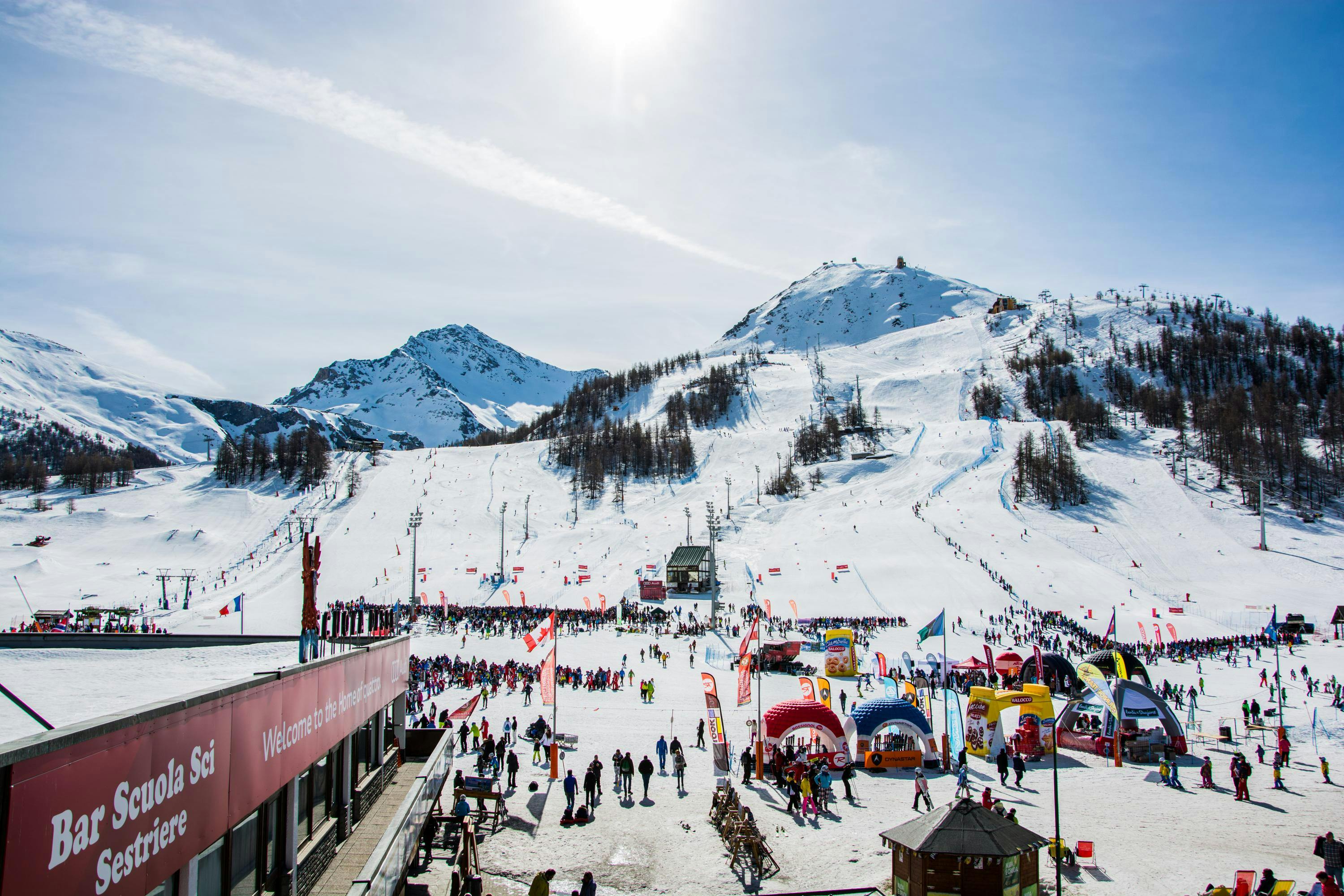 Ski schools in Sestriere (c) Consorzio Turistico Via Lattea