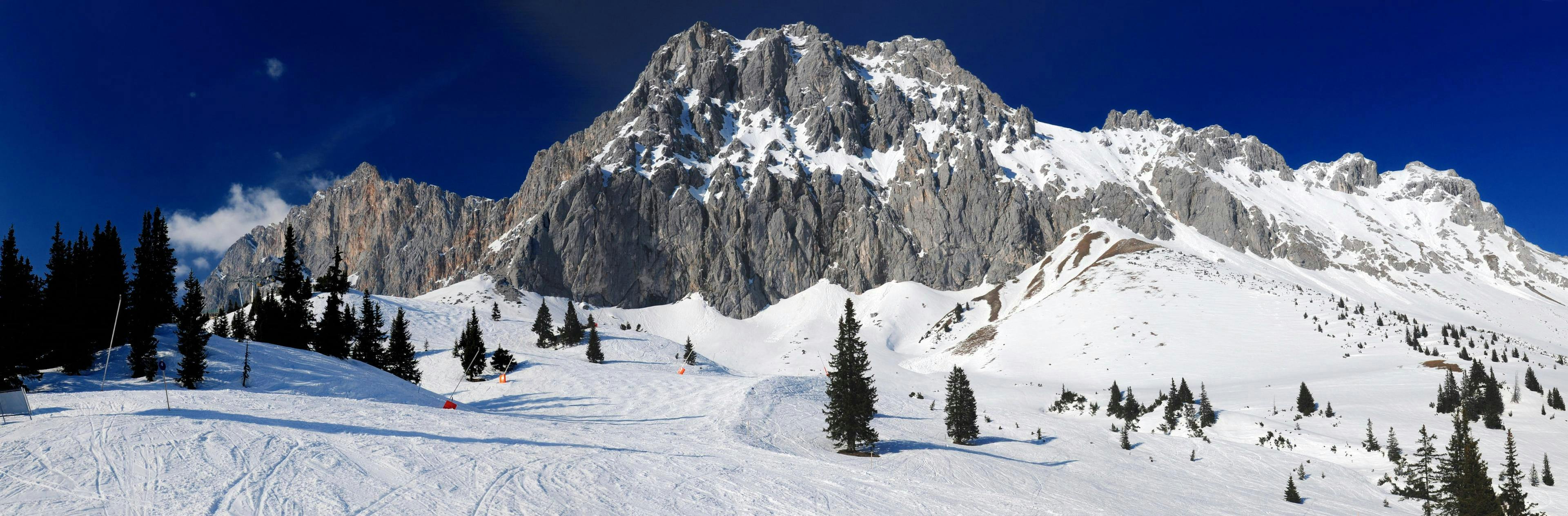 View of the mountain panorama in the ski resort of Ehrwalder Alm, where local ski schools offer their ski lessons.