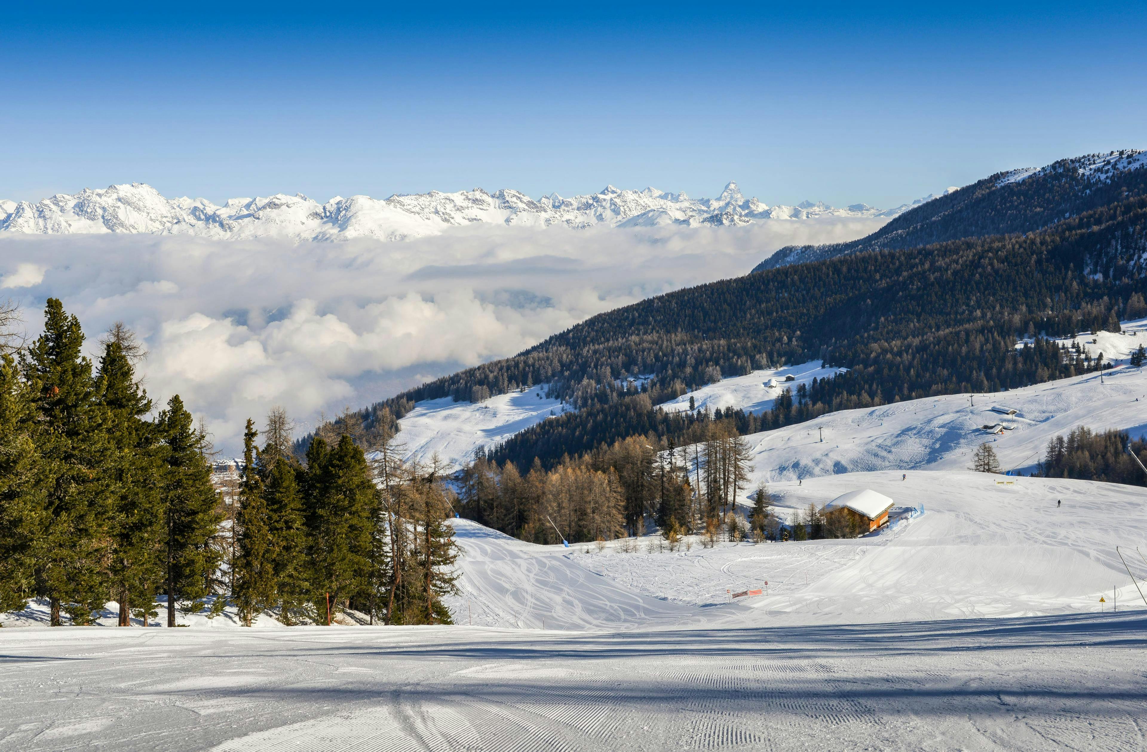 Parte delle piste di Pila, in Val d'Aosta, dove è possibile prenotare lezioni di sci.