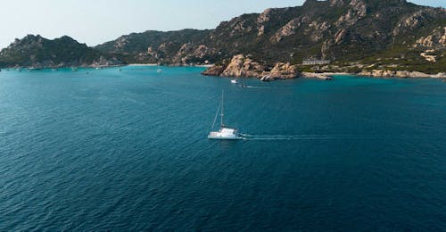 Paseo privado en catamarán por el archipiélago de La Maddalena con aperitivo y almuerzo con Soraya Charter Porto Pozzo Paseo privado en catamarán por el archipiélago de La Maddalena con aperitivo y almuerzo con Soraya Charter Porto Pozzo.